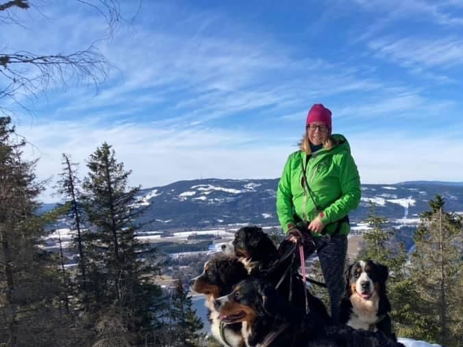 Vi koser oss på tur! Her er vi på Ninabben.